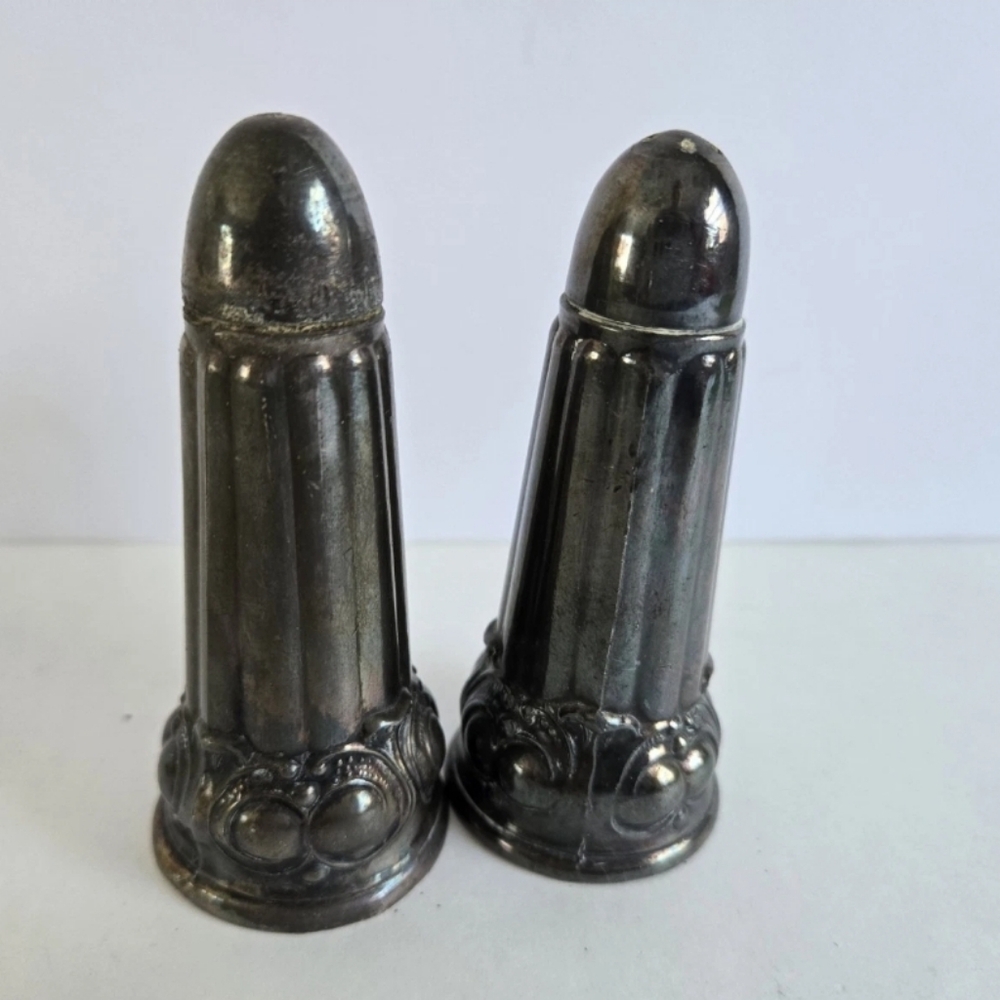Tudor Plate Salt And Pepper Shaker Set Vintage